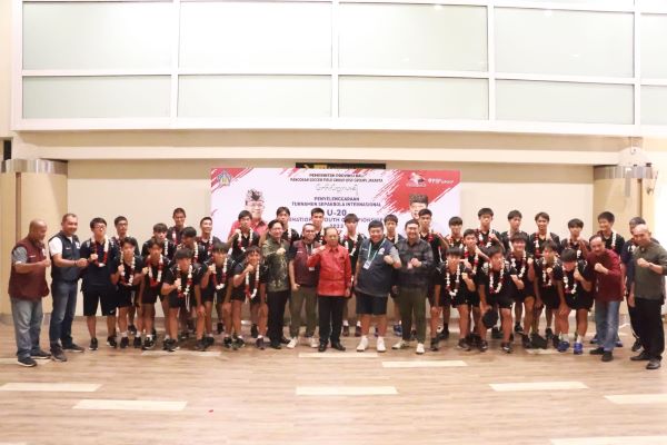 Tiba di Bali, Kashima Antlers FC U20 Suarakan Love Bali ke Gubernur Koster